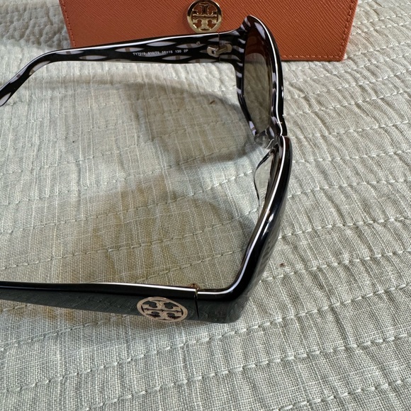 Tory Burch Ty7019 910/T5 Black/Brown Butterfly Polarized Sunglasses With Case - Picture 6 of 8